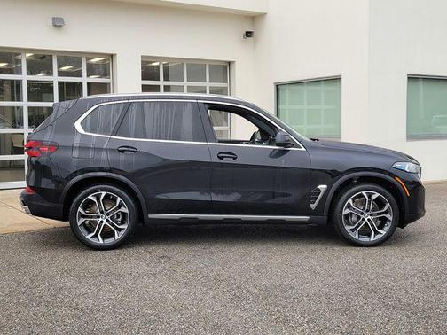 Black Sapphire Metallic 2026 BMW X5 xDrive40i