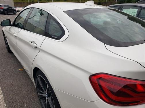 Photo 3 of 4 of 2019 BMW 430 Gran Coupe i