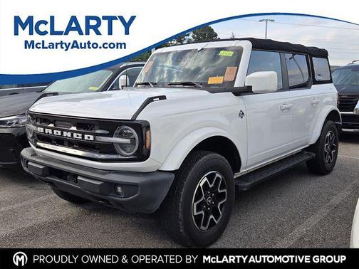 Oxford White 2022 Ford Bronco Outer Banks