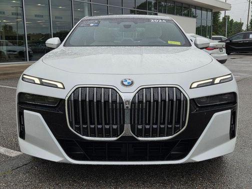 Mineral White Metallic 2024 BMW 760 xDrive