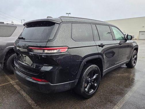 Diamond Black Crystal Pearlcoat 2025 Jeep Grand Cherokee L Altitude
