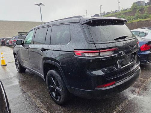 Diamond Black Crystal Pearlcoat 2025 Jeep Grand Cherokee L Altitude