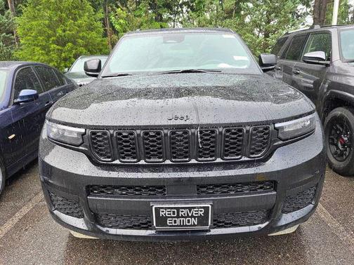Diamond Black Crystal Pearlcoat 2025 Jeep Grand Cherokee L Altitude