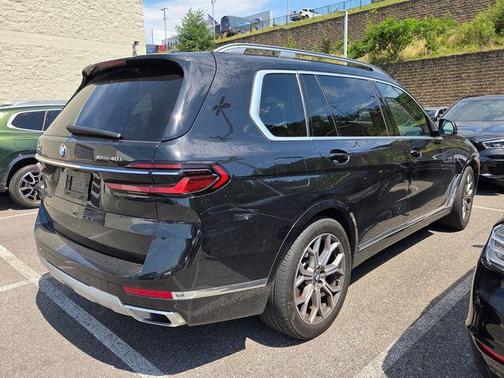 Black Sapphire Metallic 2025 BMW X7 xDrive40i