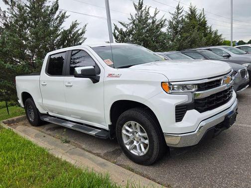 Summit White 2025 Chevrolet Silverado 1500 LT