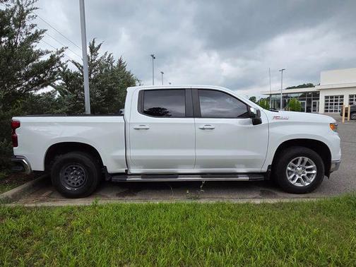 Summit White 2025 Chevrolet Silverado 1500 LT