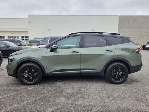Jungle Green/Ebony Black Roof 2023 Kia Sportage S