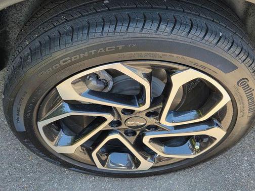 Mosaic Black Metallic 2024 Chevrolet Trax FWD 2RS