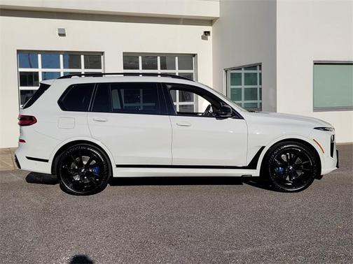 2024 BMW X7 M60i