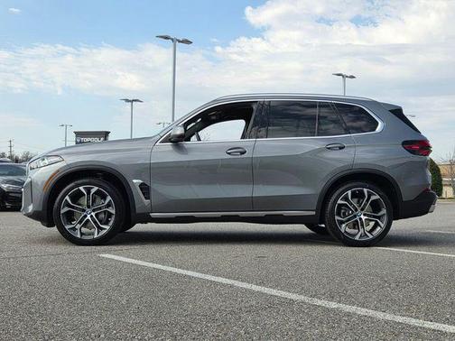 Skyscraper Grey Metallic 2026 BMW X5 xDrive40i
