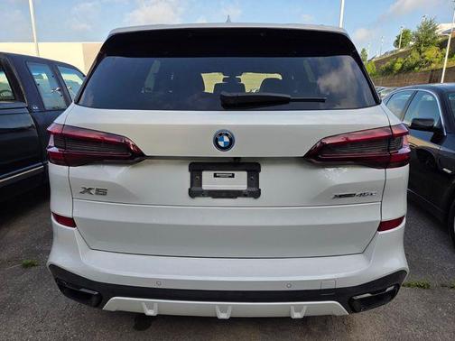 Mineral White Metallic 2022 BMW X5 PHEV xDrive45e
