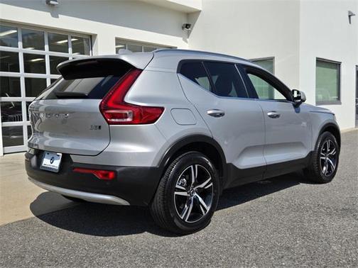 2025 Volvo XC40 B5 Core Bright Theme