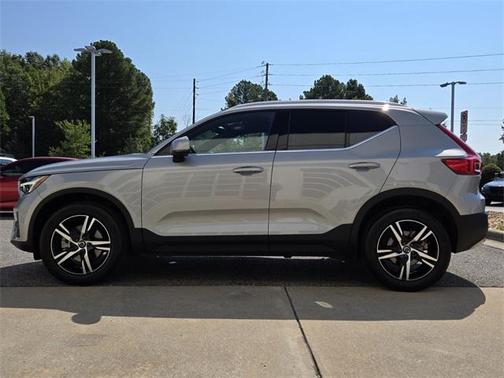 2025 Volvo XC40 B5 Core Bright Theme