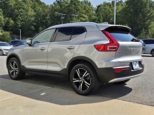 2025 Volvo XC40 B5 Core Bright Theme