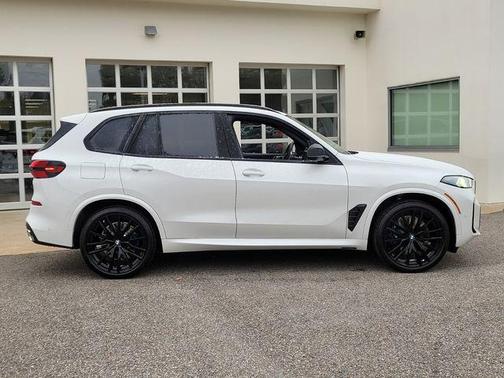 Mineral White Metallic 2026 BMW X5 M60i