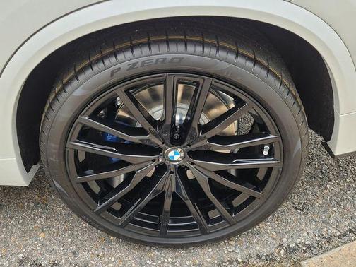 Mineral White Metallic 2026 BMW X5 M60i