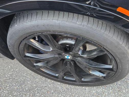 Black Sapphire Metallic 2024 BMW X7 xDrive40i