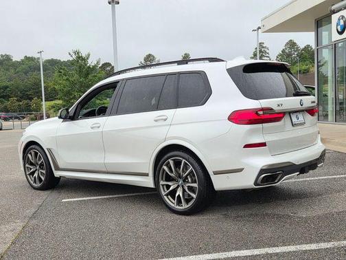 Mineral White Metallic 2021 BMW X7 M50i