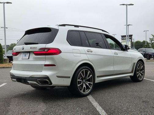 Mineral White Metallic 2021 BMW X7 M50i