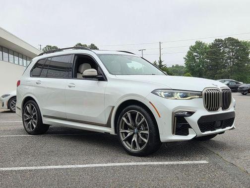 Mineral White Metallic 2021 BMW X7 M50i