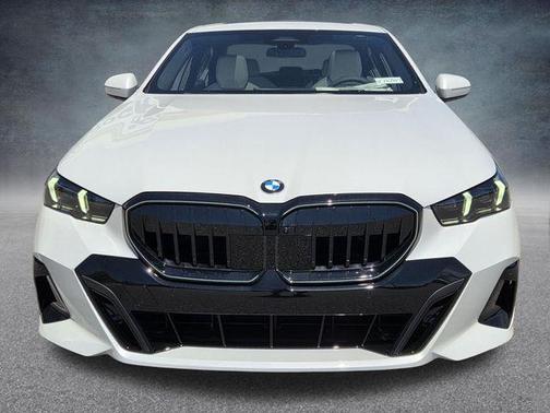 Mineral White Metallic 2027 BMW 530 i xDrive
