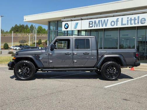 Granite Crystal Metallic Clearcoat 2025 Jeep Gladiator Nighthawk