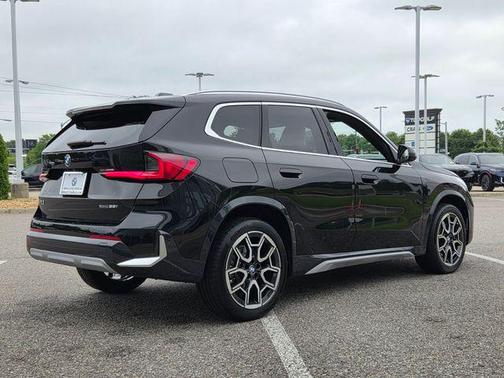 Black Sapphire Metallic 2025 BMW X1 xDrive28i