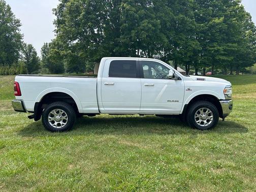 Bright White Clearcoat 2019 RAM 2500 Laramie Crew Cab 4x4 6'4' Box