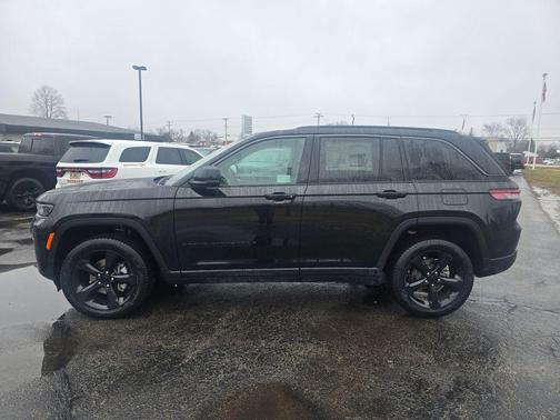 Diamond Black Crystal Pearlcoat 2026 Jeep Grand Cherokee Limited