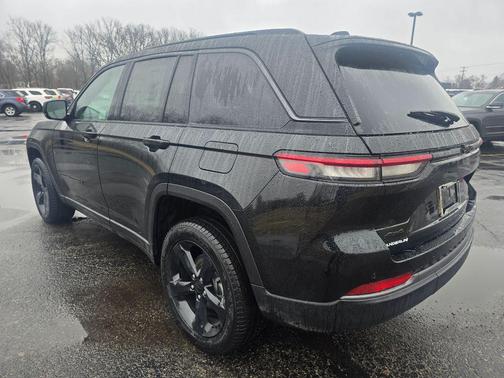 Diamond Black Crystal Pearlcoat 2026 Jeep Grand Cherokee Limited