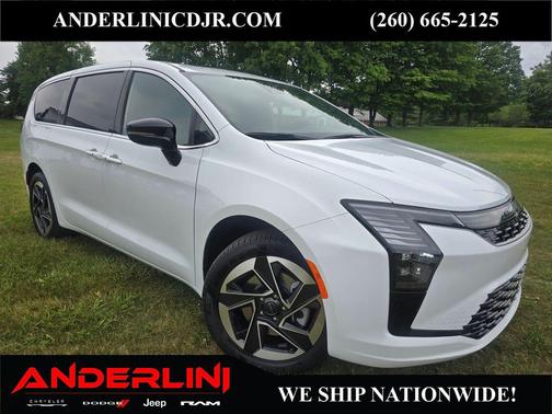 Bright White Clearcoat 2027 Chrysler Pacifica Limited