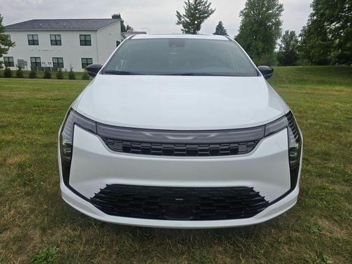 Bright White Clearcoat 2027 Chrysler Pacifica Limited