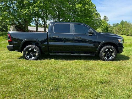 Diamond Black Crystal Pearlcoat 2023 RAM 1500 Rebel