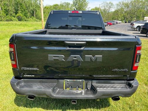 Diamond Black Crystal Pearlcoat 2023 RAM 1500 Rebel