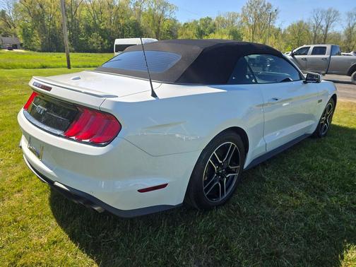 Oxford White 2019 Ford Mustang GT Premium