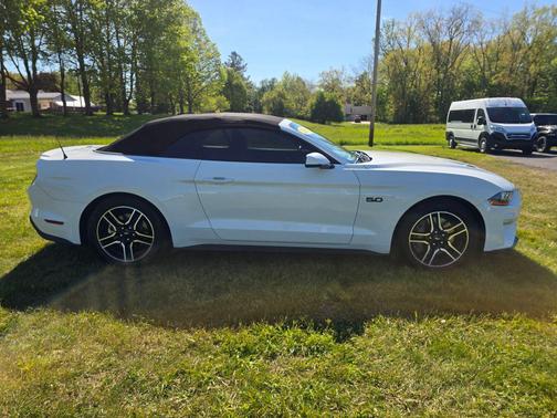 Oxford White 2019 Ford Mustang GT Premium