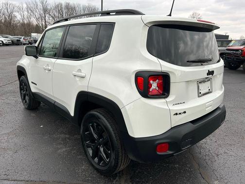 Alpine White Clearcoat 2019 Jeep Renegade Latitude