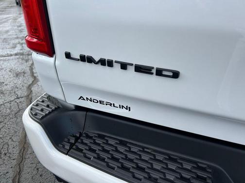 Ivory White Tri-Coat Pearlcoat 2026 RAM 1500 Limited