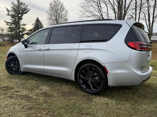 2026 Chrysler Pacifica L