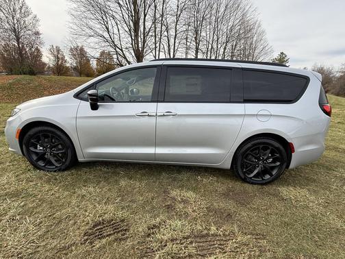 2026 Chrysler Pacifica L