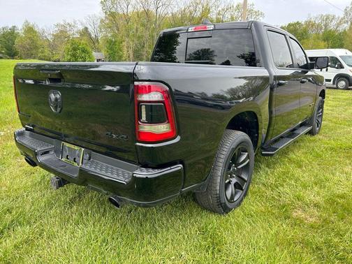 Diamond Black Crystal Pearlcoat 2022 RAM 1500 Sport