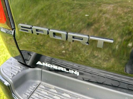 Diamond Black Crystal Pearlcoat 2022 RAM 1500 Sport