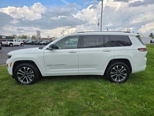 Bright White Clearcoat 2023 Jeep Grand Cherokee L Overland