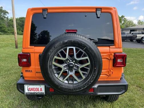 2025 Jeep Wrangler 4-Door Sahara 4x4
