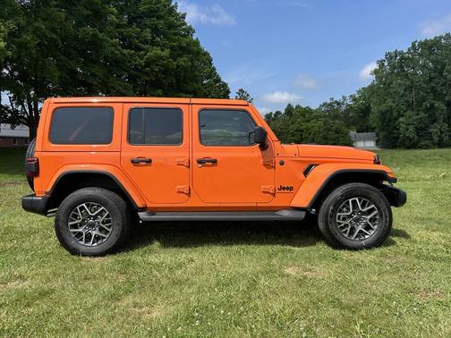 2025 Jeep Wrangler 4-Door Sahara 4x4