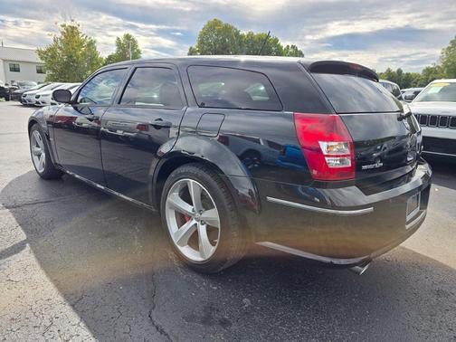 Brilliant Black Crystal Pearlcoat 2008 Dodge Magnum SRT8