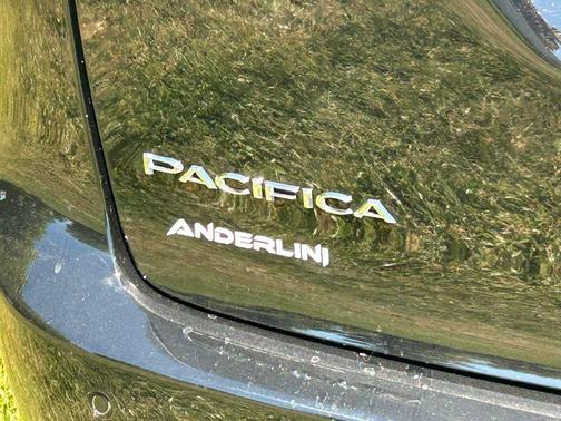 Diamond Black Crystal Pearlcoat 2027 Chrysler Pacifica L