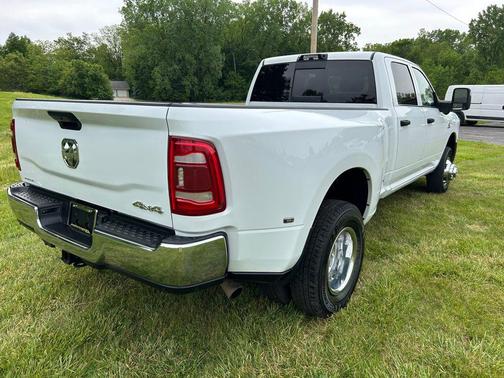 Bright White Clearcoat 2024 RAM 3500 Tradesman Crew Cab 4x4 8' Box