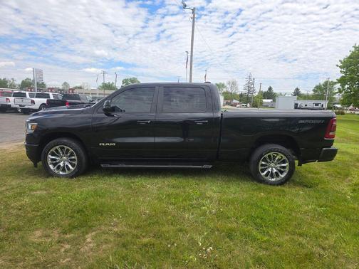 Diamond Black Crystal Pearlcoat 2023 RAM 1500 Laramie