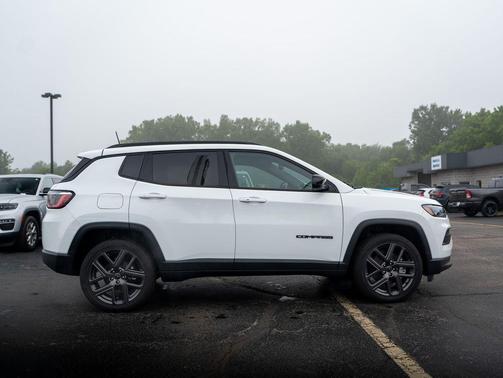 Bright White Clearcoat 2026 Jeep Compass Sport
